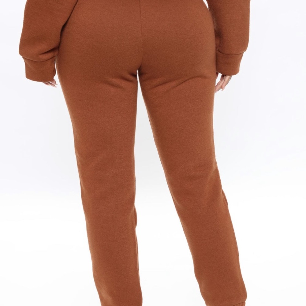 Fashion Nova All Chills fleece pullover outfit